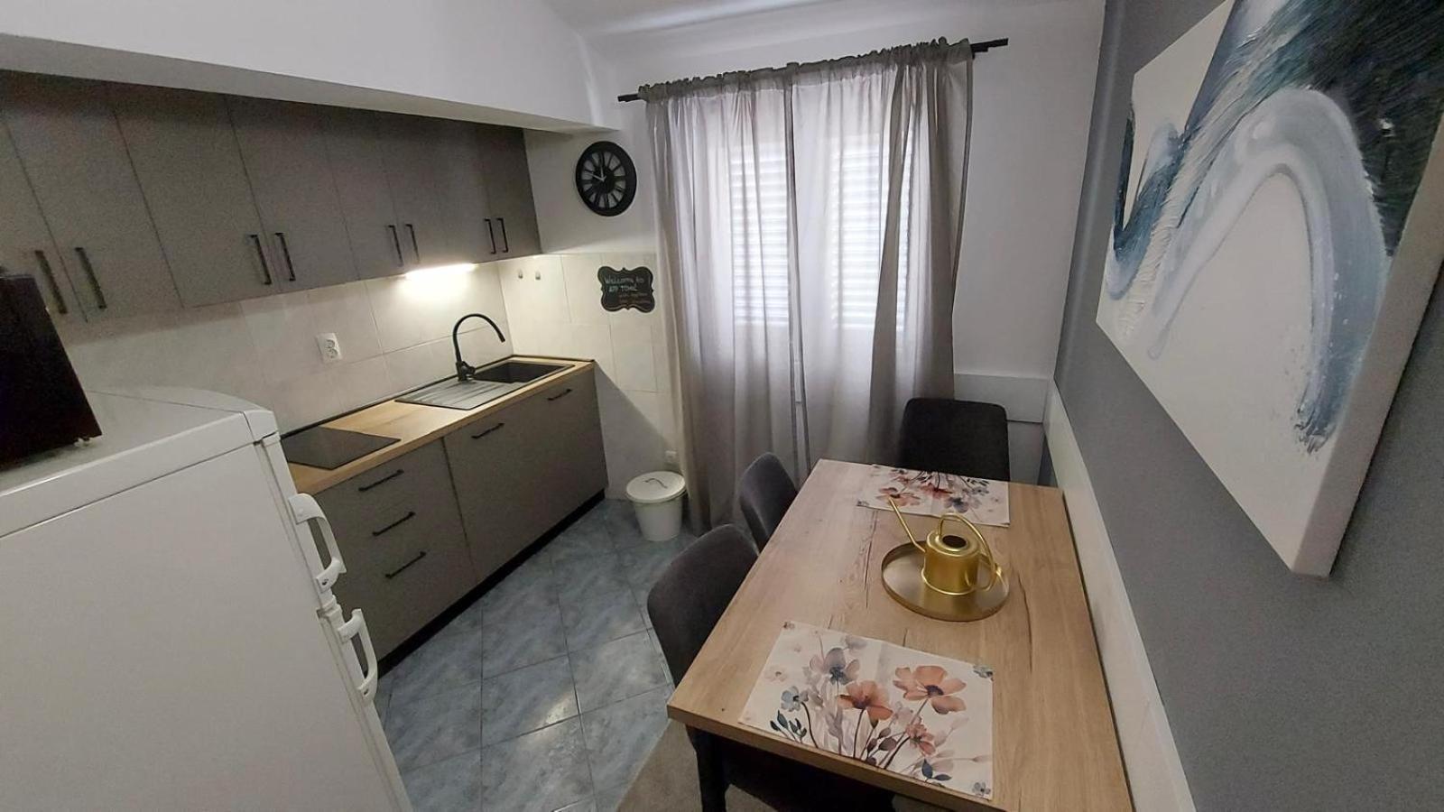 Apartments Tomic Biograd Na Moru Exterior photo