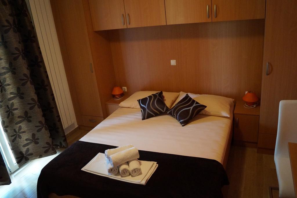 Apartments Tomic Biograd Na Moru Room photo